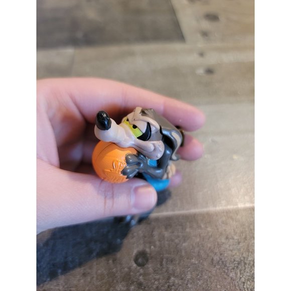 Tune Squad Space Jam coyote McDonald's toy figure - Picture 4 of 4